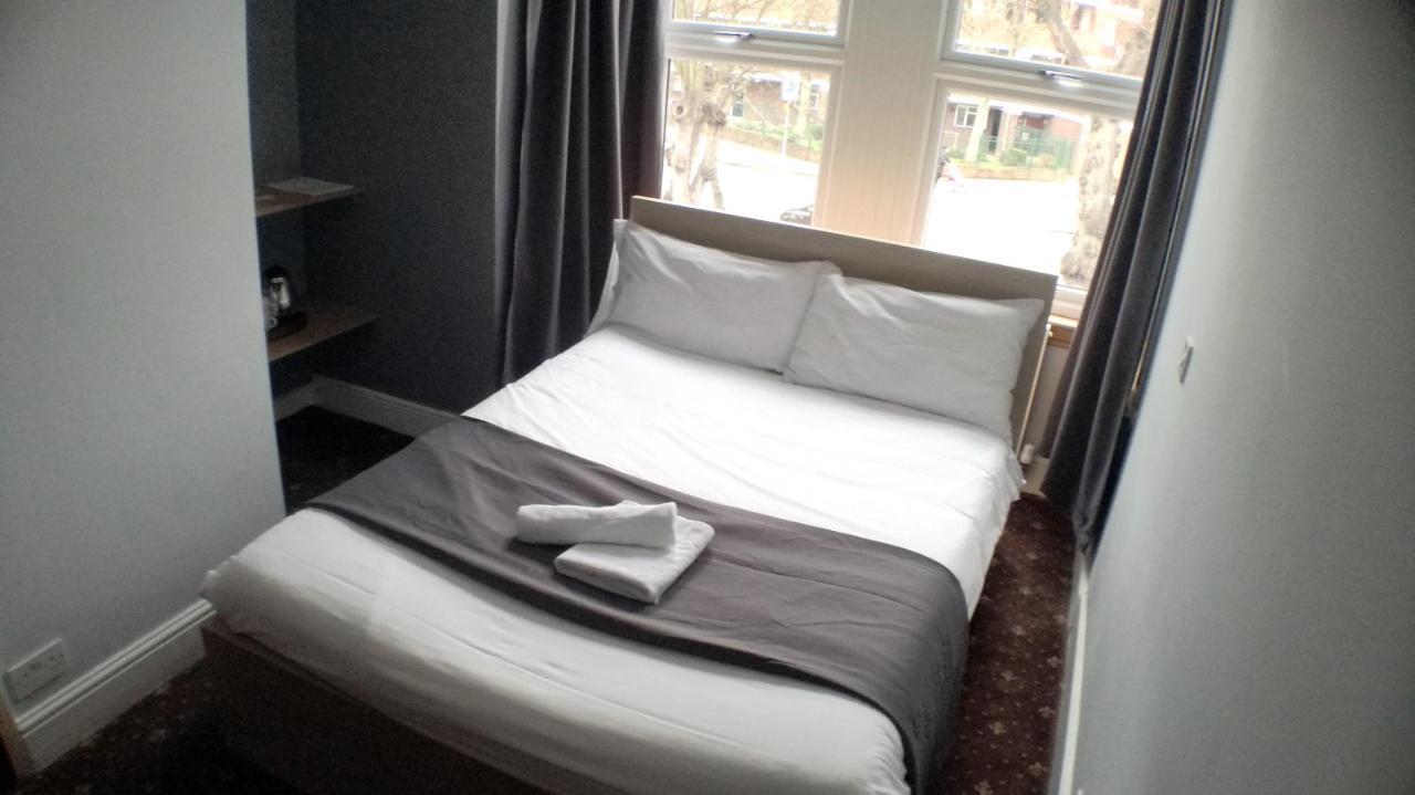 The Mawney Hotel รอมฟอร์ด ภายนอก รูปภาพ